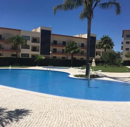 3 Bedroom With Pool In Λάγος