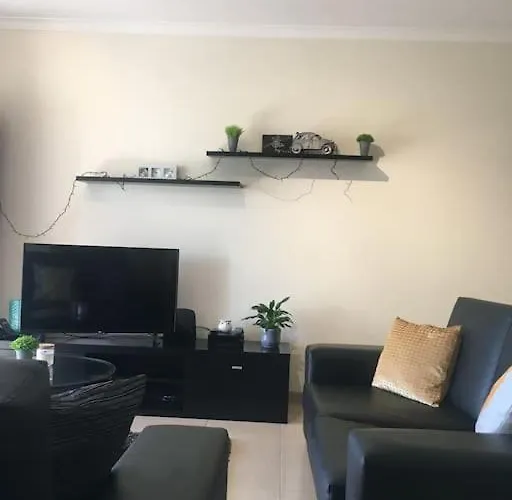 3 Bedroom With Pool In Λάγος