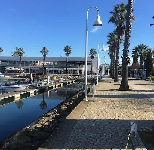 3 Bedroom With Pool In Λάγος