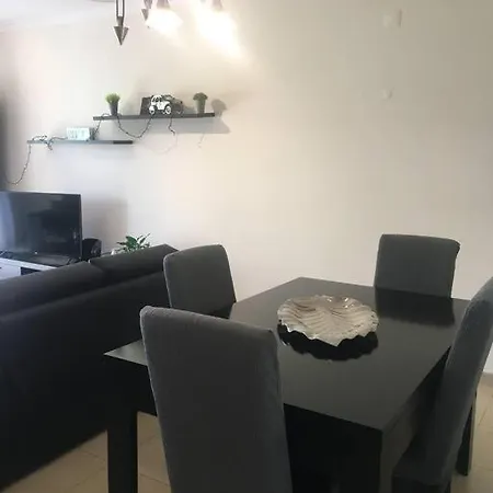 Apartment 3 Bedroom With Pool In