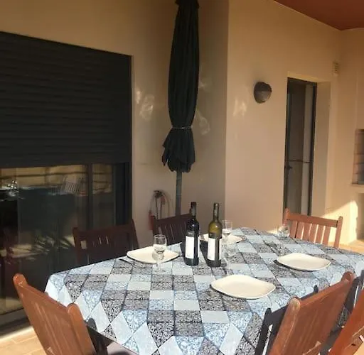 Apartment 3 Bedroom With Pool In *