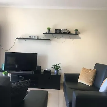 3 Bedroom With Pool In Лагуш
