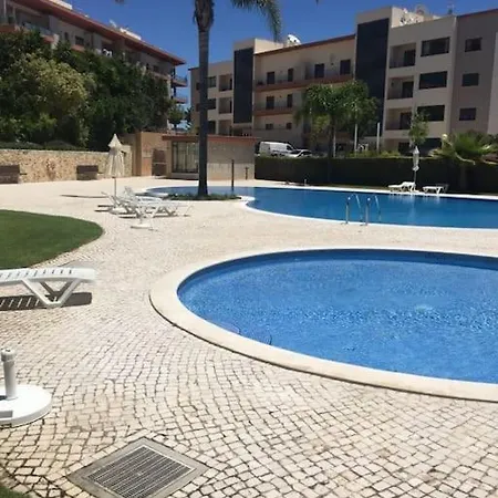 3 Bedroom With Pool In Λάγος