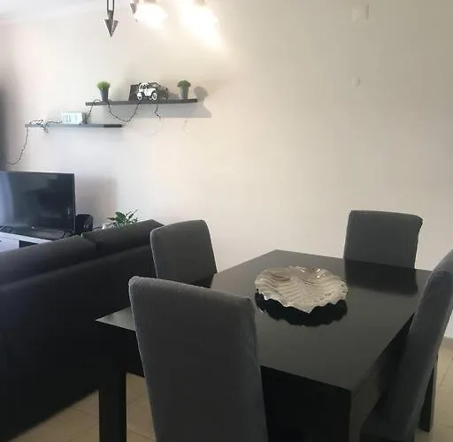 דירה 3 Bedroom With Pool In